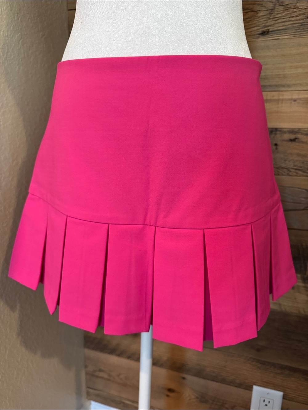 NWOT Zara Hot Pink Pleated Mini Skirt w/build in shorts. Never worn